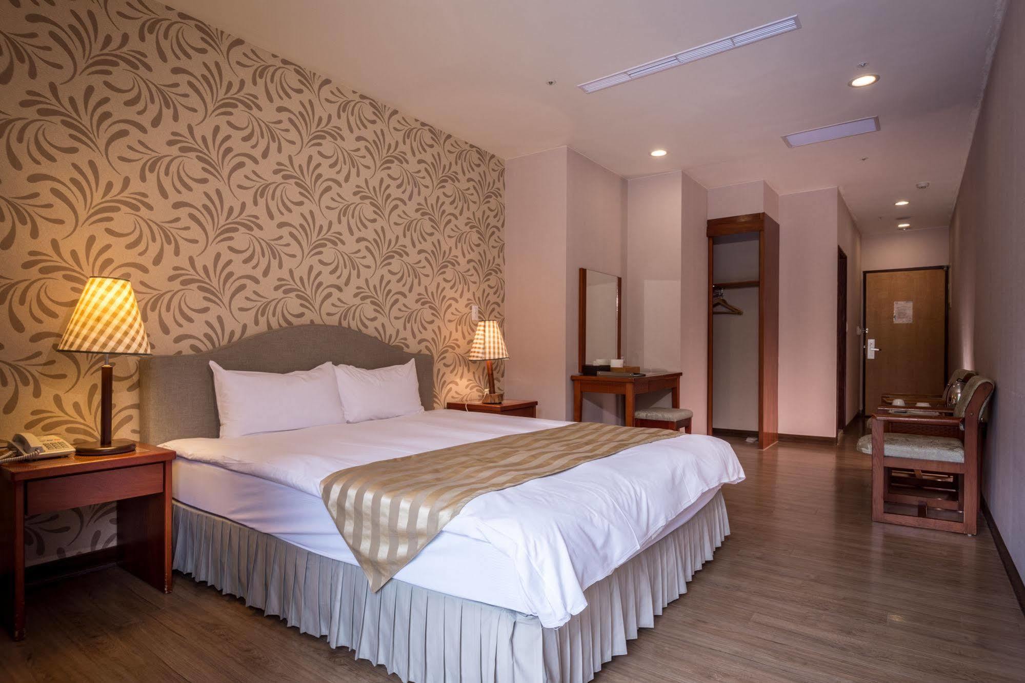 We Resort Sun Moon Lake Eksteriør billede